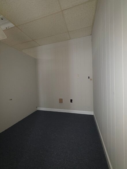More Photos Of 404 St Andrews Dr, Greenville Office For Lease