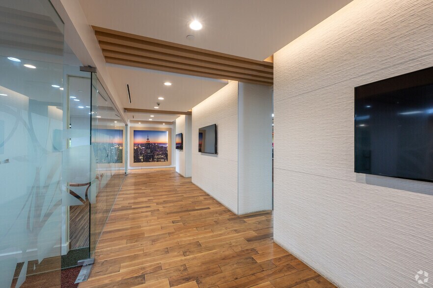 More Photos Of 19 Harbor Park Dr, Port Washington Warehouse For Lease