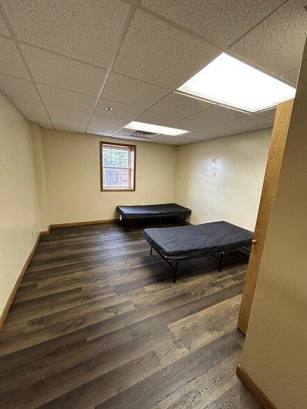 More Photos Of 198 George St, Beckley Research And Development For Lease