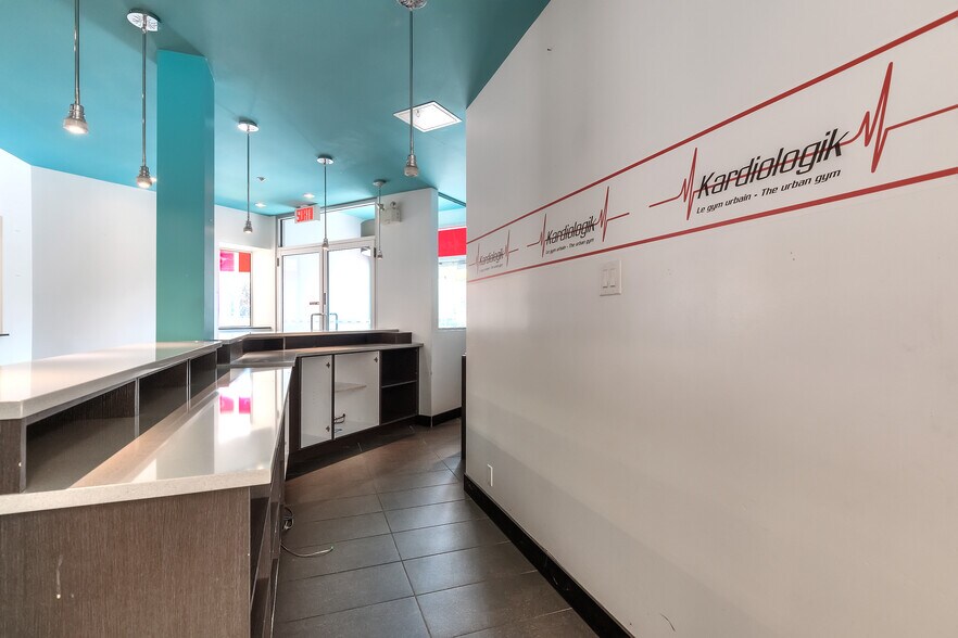 More Photos Of 7345 Boul Saint-Laurent, Montréal Storefront Retail Residential For Sale