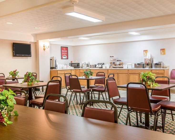 More Photos Of 439 Canada St, Lake George Hotel For Sale