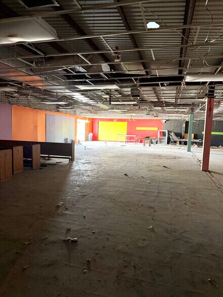 More Photos Of 201 W 2nd Ave, Nixon Warehouse For Sale