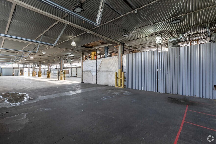 More Photos Of 460 Kingsland Ave, Brooklyn Truck Terminal For Lease