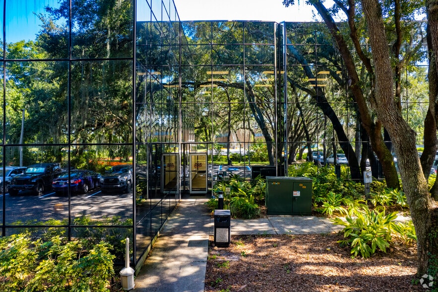 More Photos Of 3804 Coconut Palm Dr, Tampa Unknown For Lease