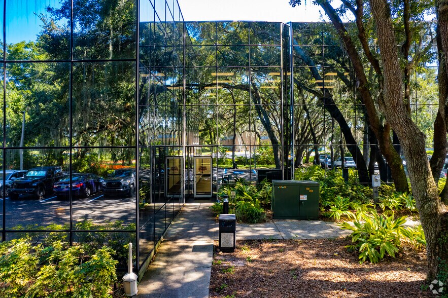 More Photos Of 3812 Coconut Palm Dr, Tampa Unknown For Lease