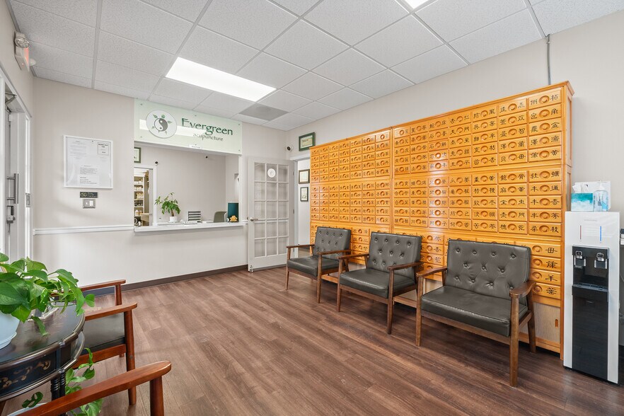 More Photos Of 7215 Pineville-Matthews Rd, Charlotte Office For Sale