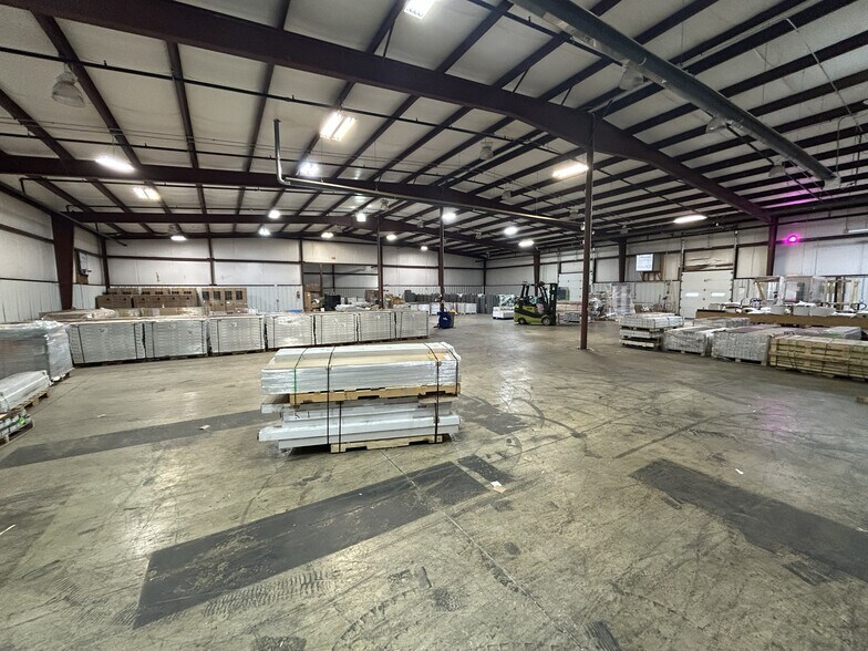 More Photos Of 3 Pequignot Dr, Pierceton Warehouse For Lease