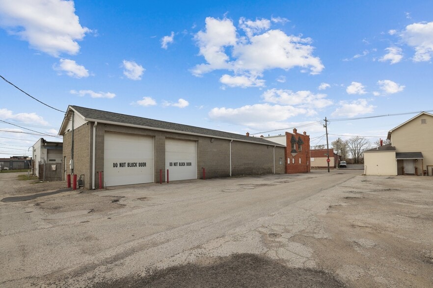 More Photos Of 1890 S High St, Columbus Light Distribution For Sale