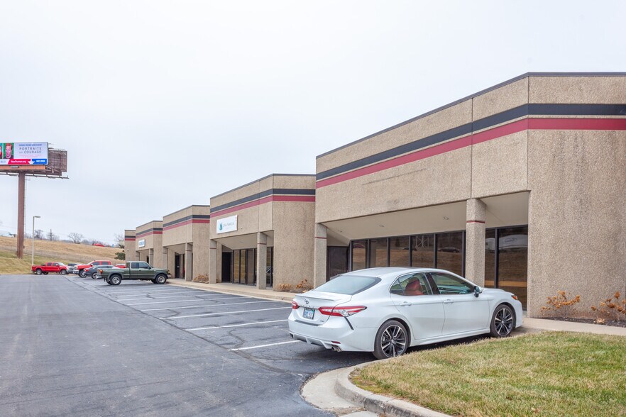 More Photos Of 1300-1322 Adams St, Kansas City Manufacturing For Lease