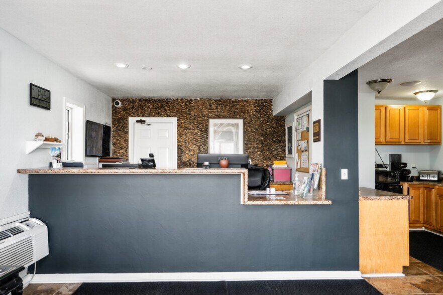 More Photos Of 4029 Marlane Dr, Grove City Hotel For Sale