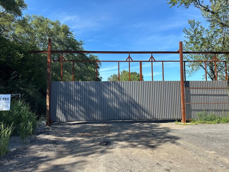 More Photos Of 956 E 138th St, Chicago Land For Lease