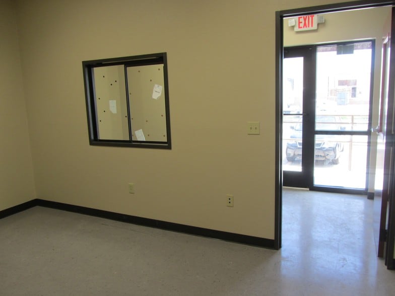 More Photos Of 101 45th St, Corpus Christi Distribution For Lease