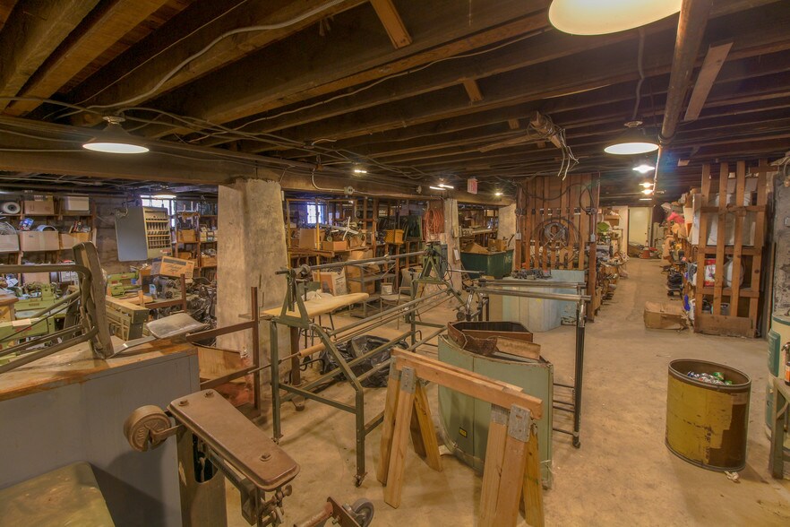 More Photos Of 620-626 Franklin Ave, Essex Warehouse For Sale
