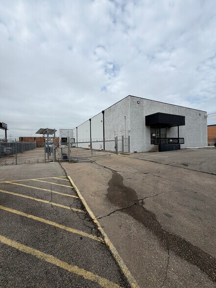 Primary Photo Of 9019 Governors Row, Dallas Food Processing For Lease