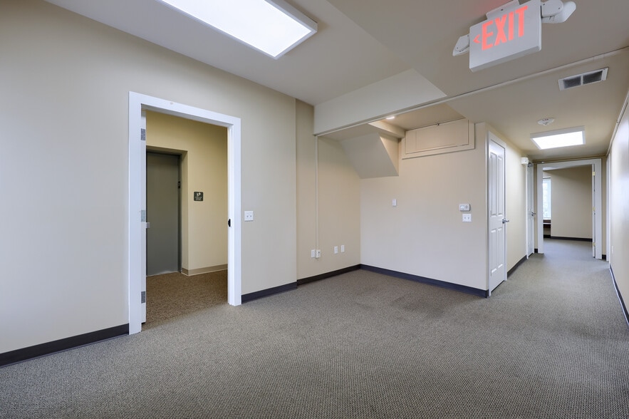 More Photos Of 390 E Main St, Ephrata Office For Sale