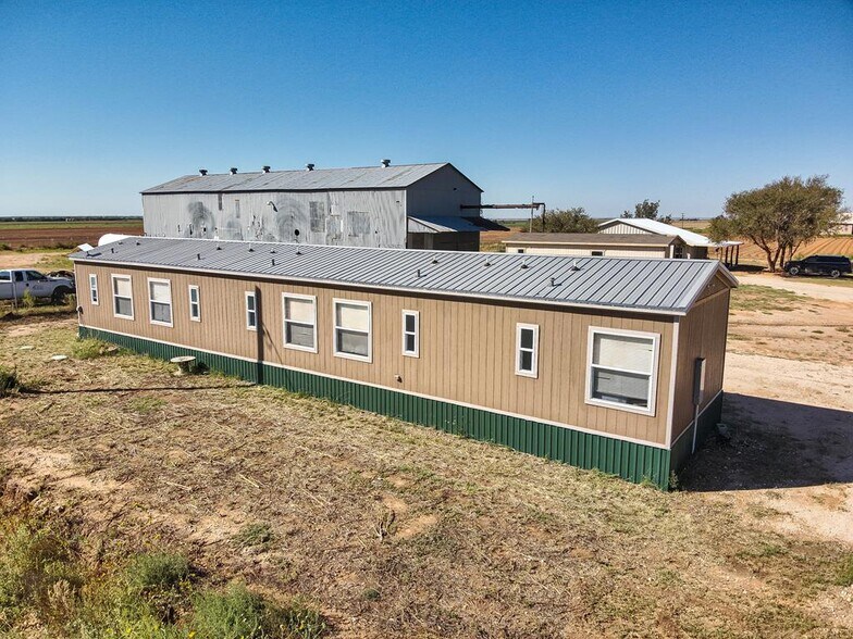 More Photos Of 7007 Farm to Market 846, Knott Office For Sale