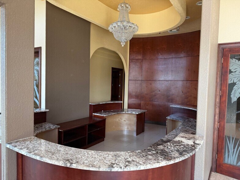 More Photos Of 2080-2094 Gulf To Bay Blvd, Clearwater General Retail For Lease