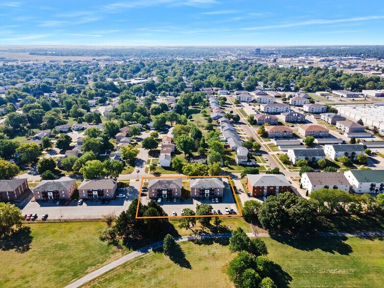 More Photos Of 2004 Rainbow Ave, Bloomington Apartments For Sale