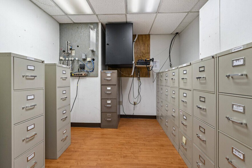 More Photos Of 110 Spring Hill Dr, Grass Valley Manufacturing For Sale