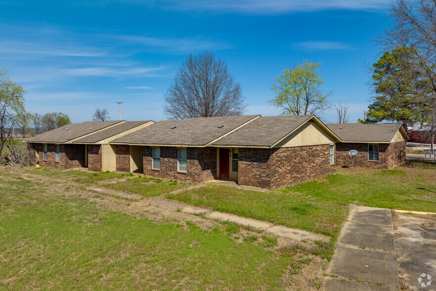 More Photos Of 100 W. Oak St., Webbers Falls Apartments For Sale