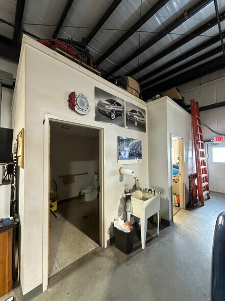 More Photos Of 3 Southgate Rd, Scarborough Warehouse For Sale