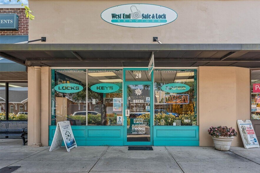 More Photos Of 18-20 E Plant St, Winter Garden General Retail For Sale
