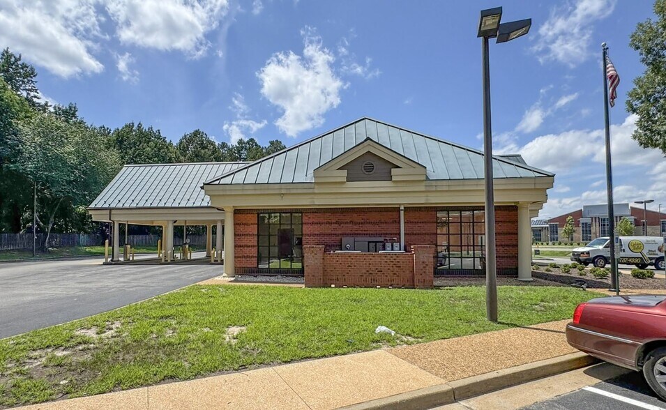 Primary Photo Of 81 S Airport Dr, Highland Springs Bank For Sale