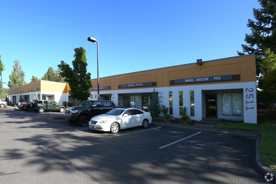 More Photos Of 2511-2527 N Hayden Island Dr, Portland Warehouse For Lease