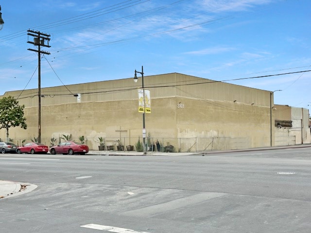 More Photos Of 3101 S Main St, Los Angeles Manufacturing For Lease