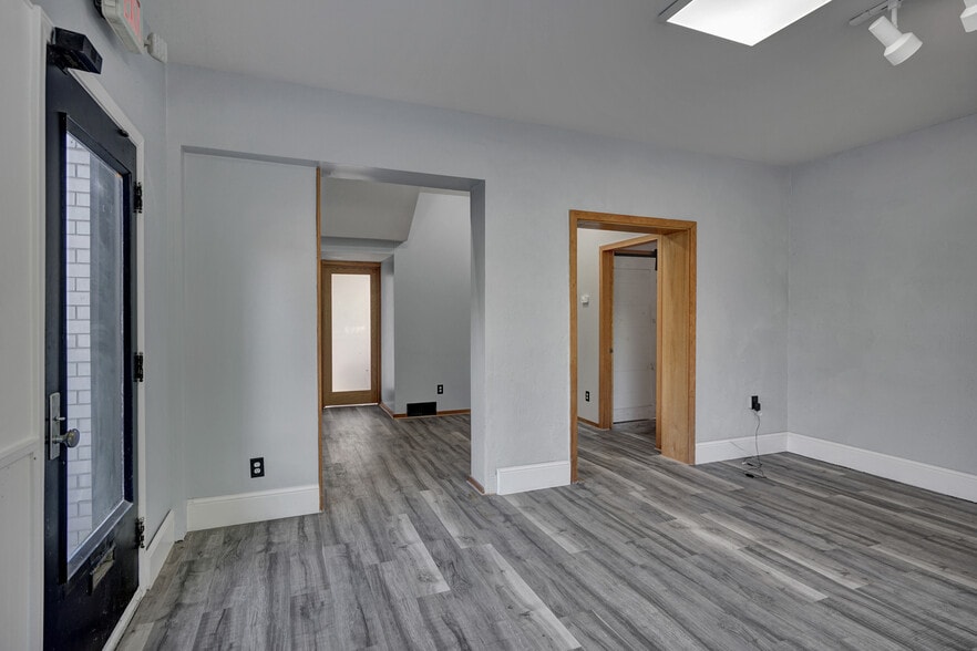 More Photos Of 1026 State St, Port Huron Freestanding For Sale