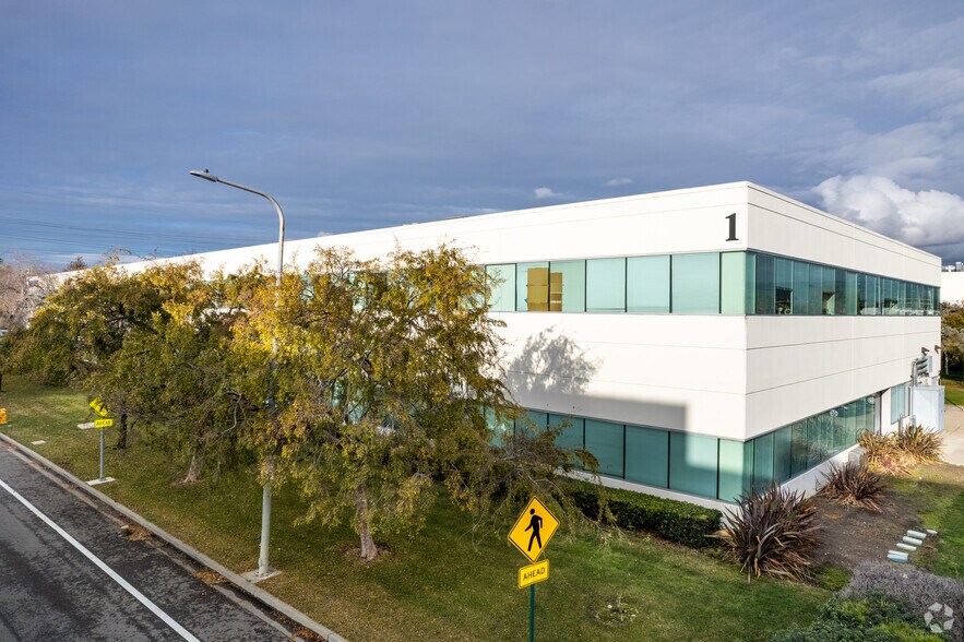 More Photos Of 26460 Corporate Ave, Hayward Office For Sale