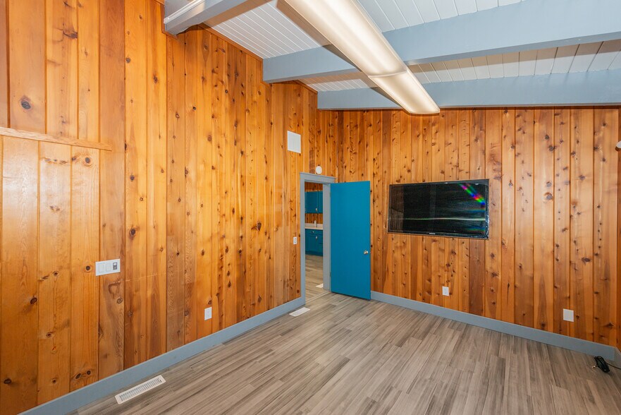 More Photos Of 30890 CA-3, Weaverville Office For Sale