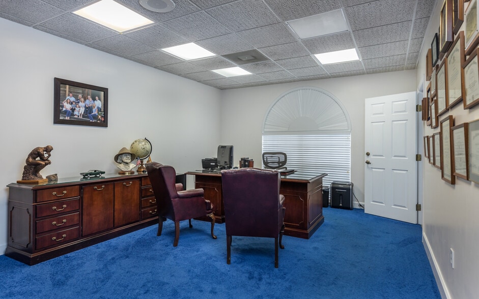 More Photos Of 150 Pondella Rd, North Fort Myers Medical For Sale