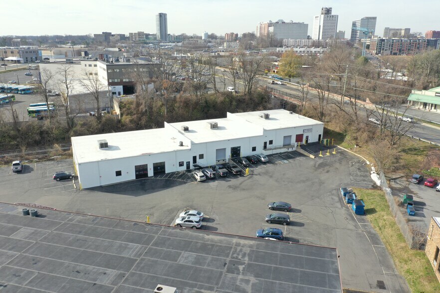 More Photos Of 4930-4990 Boiling Brook Pky, Rockville Warehouse For Lease
