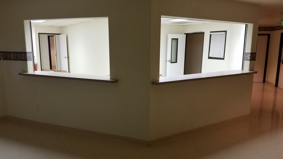 More Photos Of 2501 S Hill St, Los Angeles Office For Sale