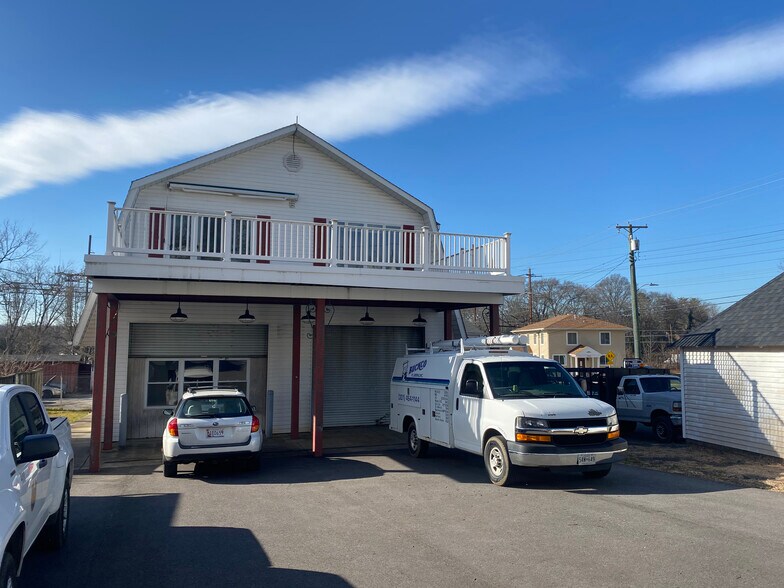 More Photos Of 8518 Chestnut Ave, Bowie Showroom For Sale