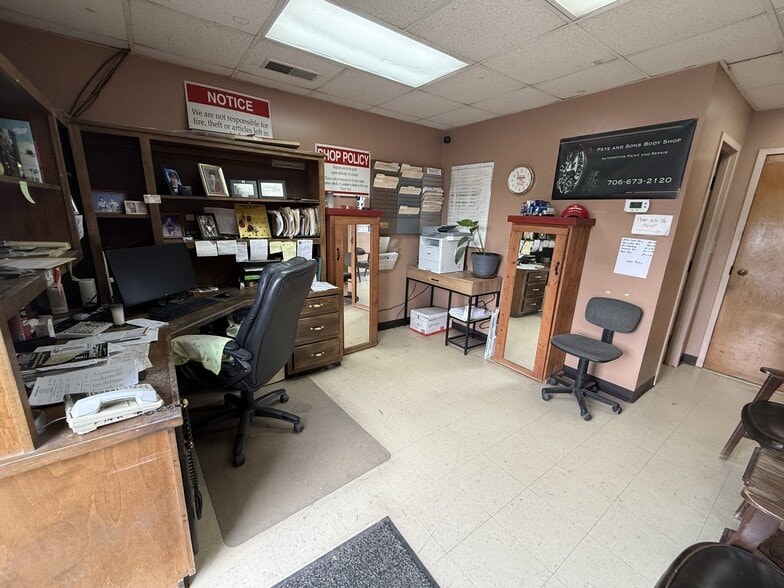 More Photos Of 1350 Lafayette Rd, Rocky Face Specialty For Sale