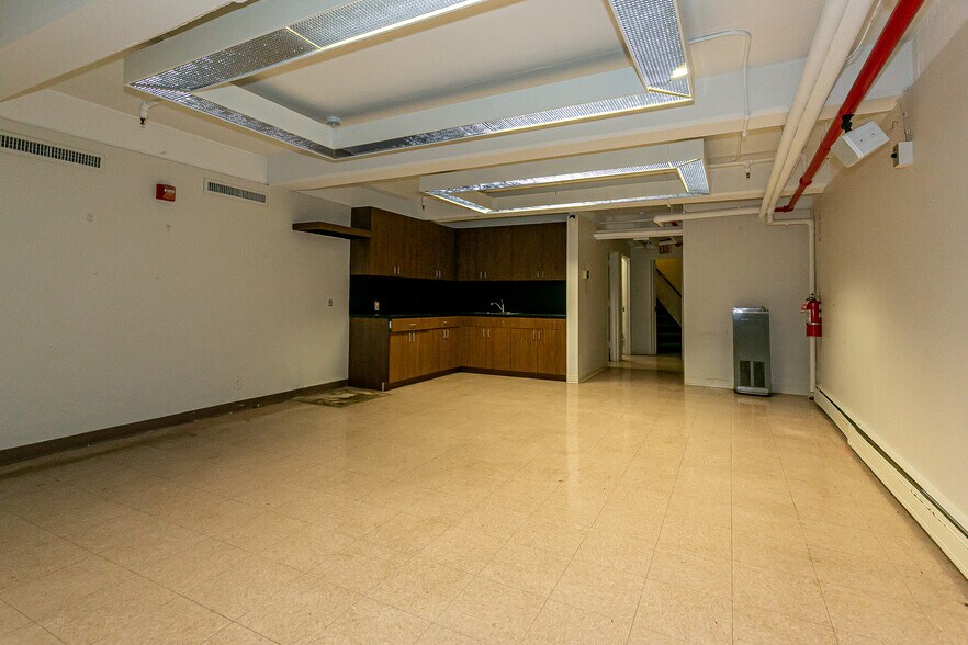 More Photos Of 24840 Northern Blvd, Little Neck Bank For Lease