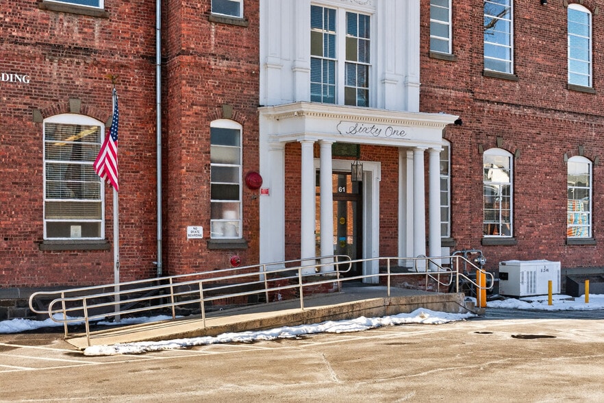 More Photos Of 61 Crown St, Kingston Office For Lease