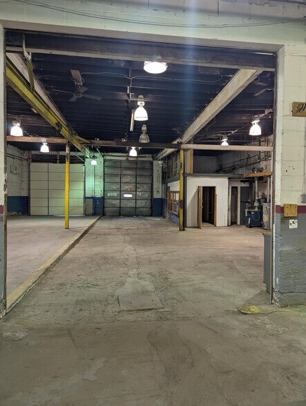 More Photos Of 17 Erie St, Albany Warehouse For Lease