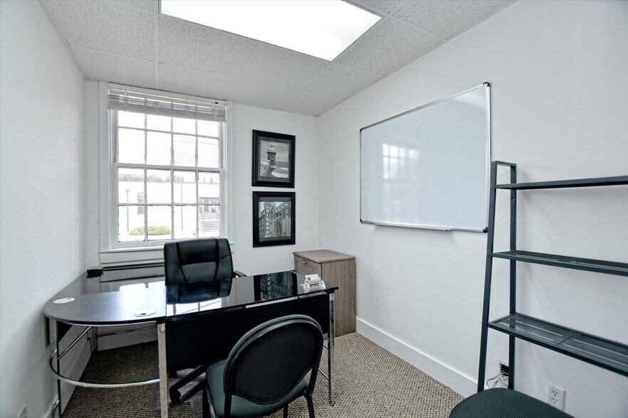 More Photos Of 600 Forest St, Georgetown Office For Sale