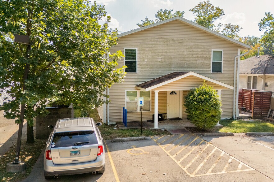 More Photos Of 902-908 W Mill St, Carbondale Apartments For Sale