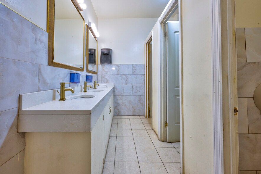 More Photos Of 5670 58th St, Flushing Lodge Meeting Hall For Sale