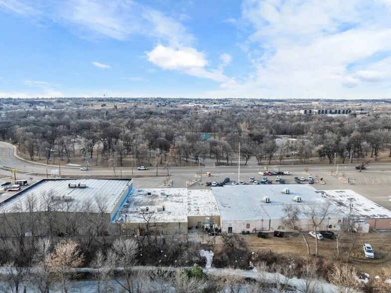 More Photos Of 1250 4th Ave NW, Minot Storefront For Sale