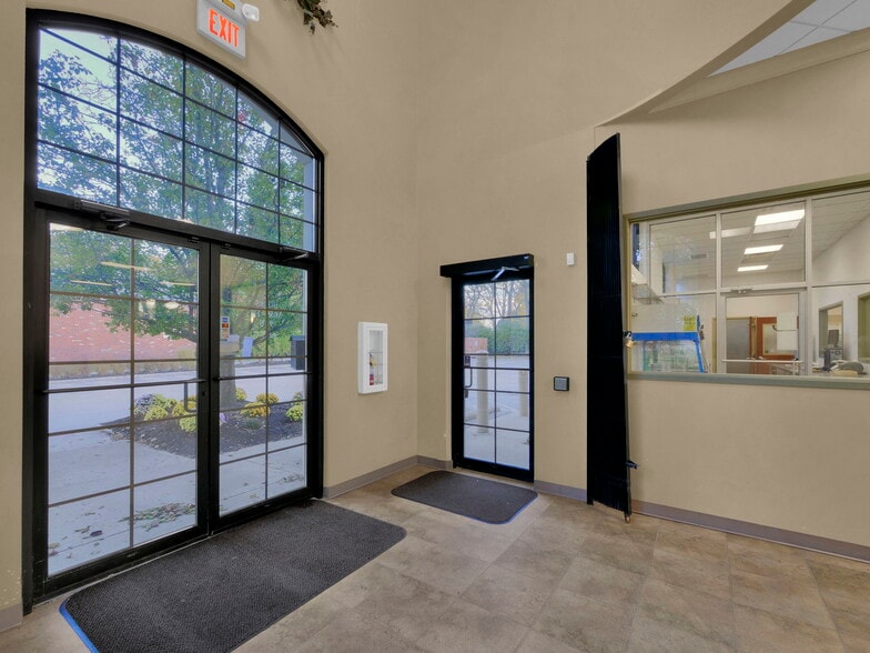 More Photos Of 640 N Fountain Ave, Springfield Freestanding For Sale