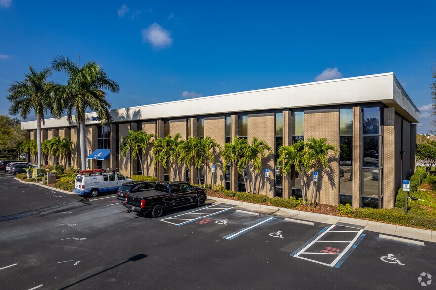 More Photos Of 9500 Koger Blvd N, Saint Petersburg Unknown For Lease