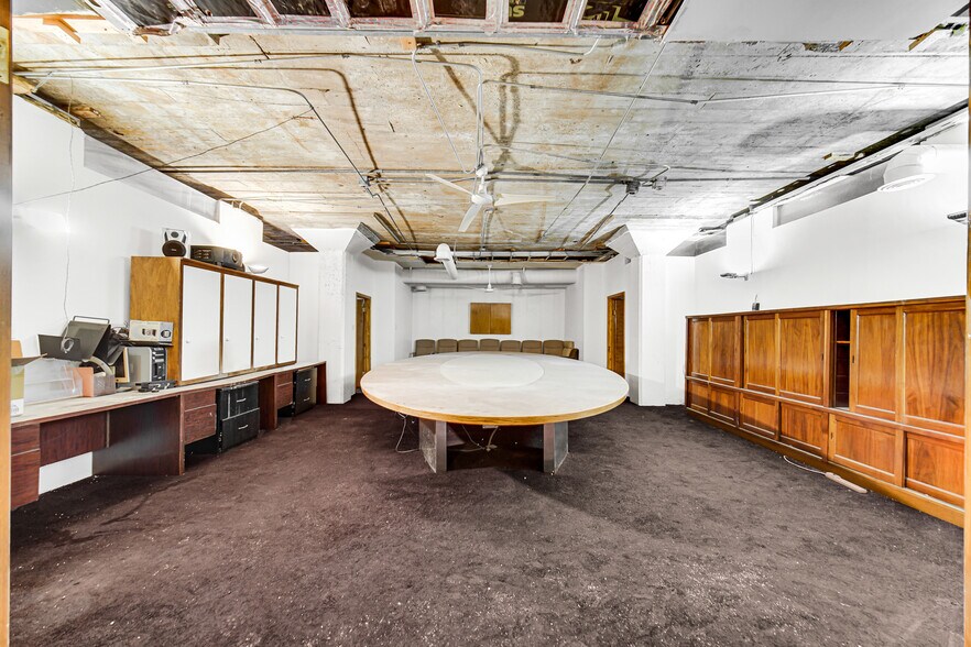 More Photos Of 7411 S Stony Island Ave, Chicago Warehouse For Sale