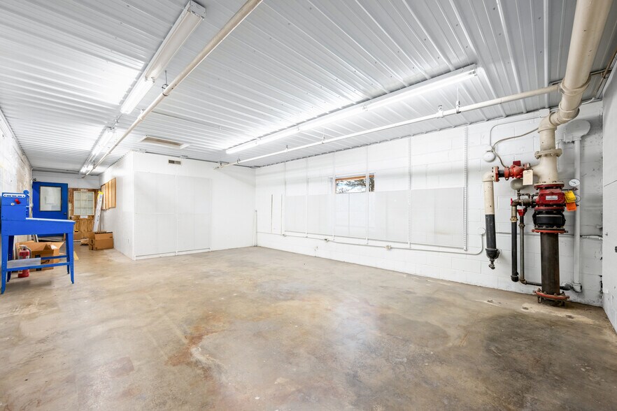 More Photos Of 1441 Central Ave, Columbus Auto Repair For Lease