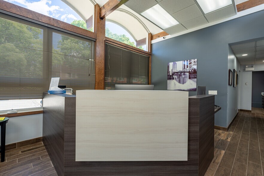 More Photos Of 605-615 W Euclid Ave, Arlington Heights Medical For Lease