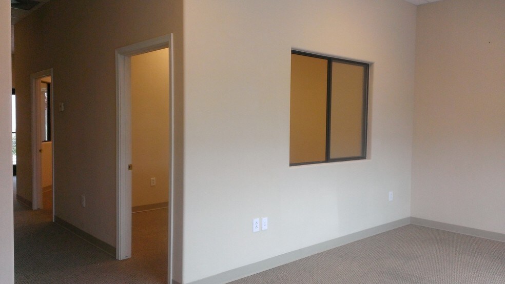 More Photos Of 512 E Whitehouse Canyon Rd, Green Valley Medical For Sale